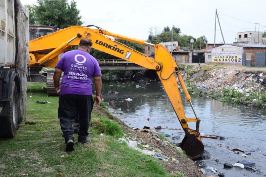 El Municipio de Quilmes refuerza los trabajos de limpieza de sumideros y desobstruccin de los arroyos