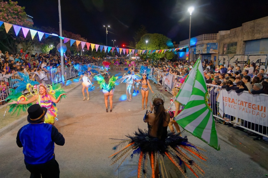 Berazategui se prepara para los carnavales con coloridas murgas y comparsas