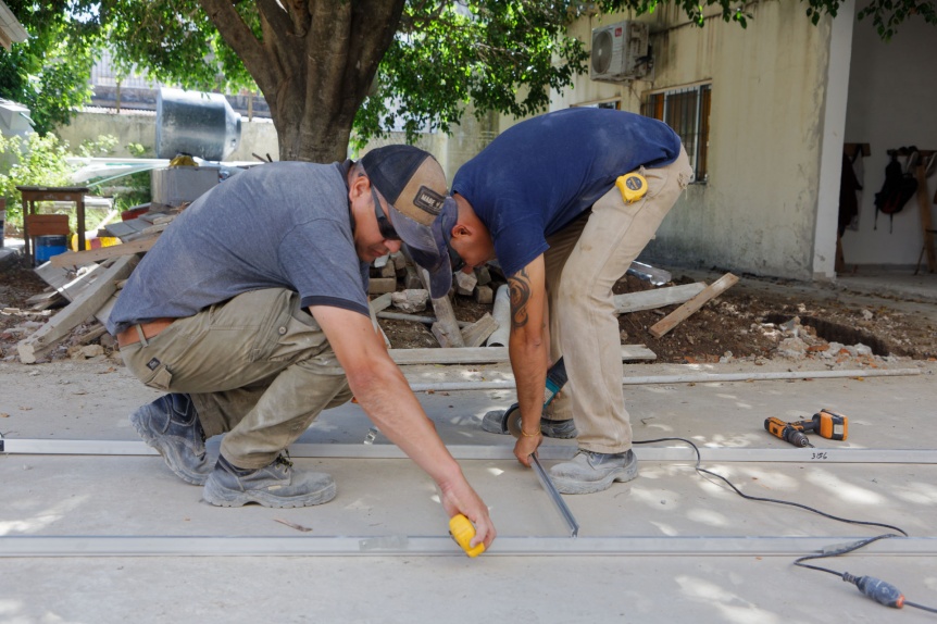 Berazategui: Progresan las obras del Centro Cvico Municipal Villa Espaa -  Pltanos