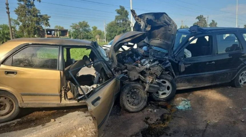 Un menor de 15 aos manej, choc de frente con otro auto y mat al otro conductor