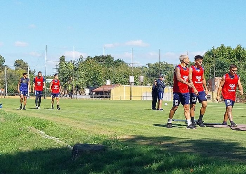 Prctica en el campo auxiliar con nuevas bajas y pensando en Arsenal