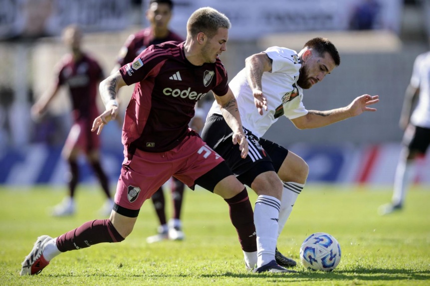 River igual con Deportivo Riestra y dej pasar la chance de ser puntero