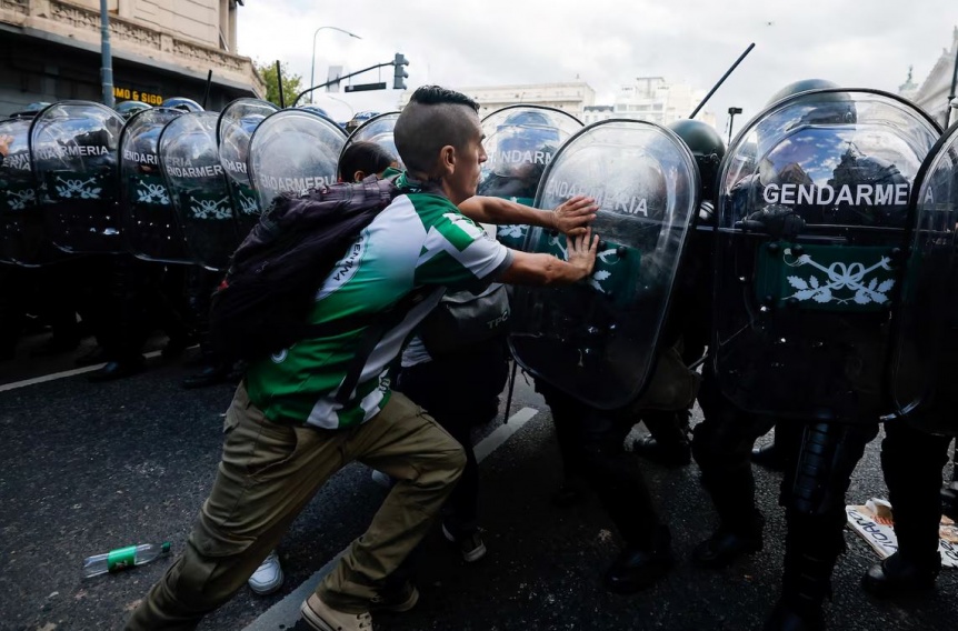 El Gobierno les aplic el derecho de admisin a 26 hinchas involucrados en destrozos en el Congreso