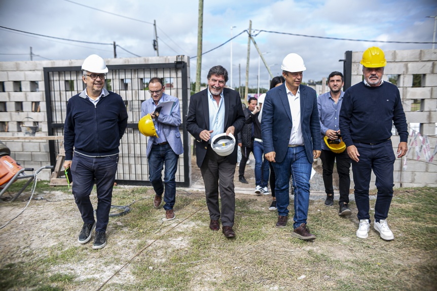 Cascallares y Sileoni recorrieron las obras de una nueva Escuela Especial en Longchamps