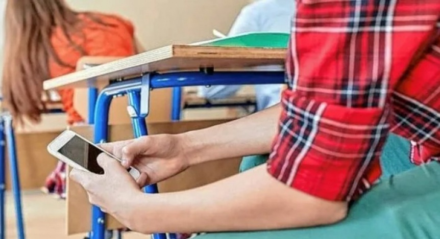 Los chicos argentinos lideran la distraccin en el aula por usar celulares