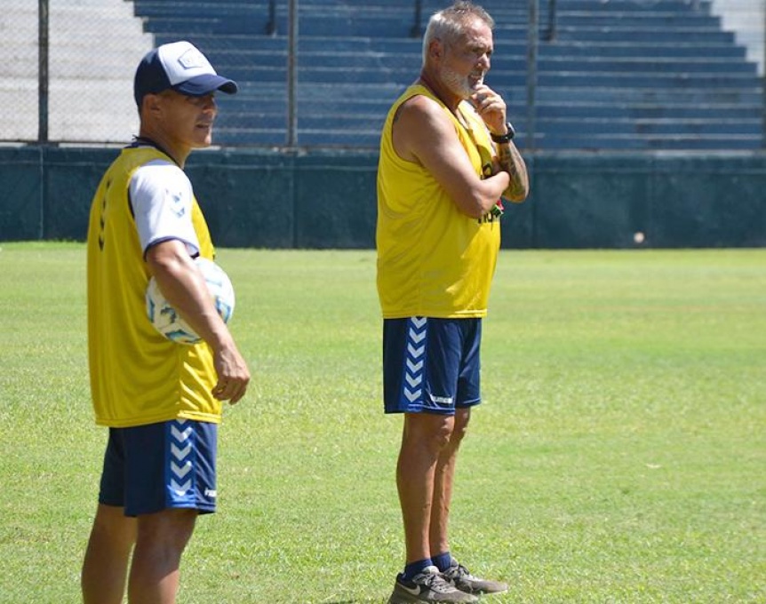 Prctica de ftbol y pelota parada donde Rondina hizo cuatro cambios