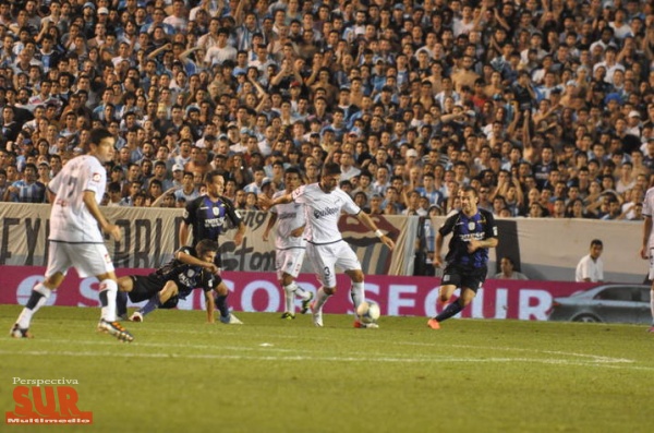 Quilmes cay por goleada ante Racing en un partido para el olvido