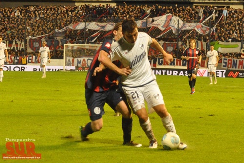 Quilmes se durmi quince minutos y perdi con San Lorenzo un partido que tena ganado