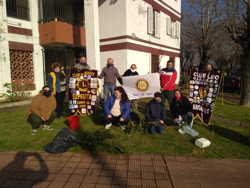 Rotarios y Leones de Ezpeleta celebraron el Día del Árbol