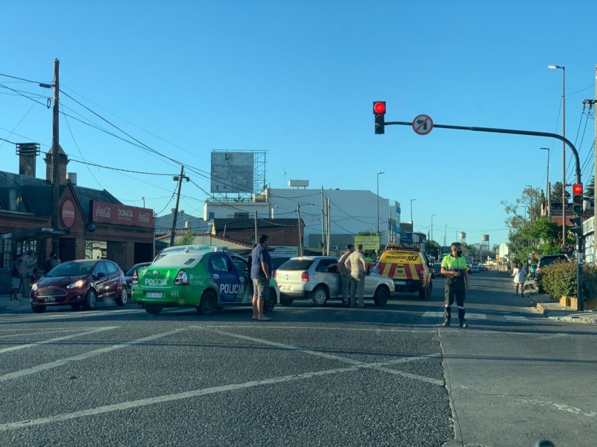 Dos accidentes sobre Av. Calchaqu y casi en simultneo