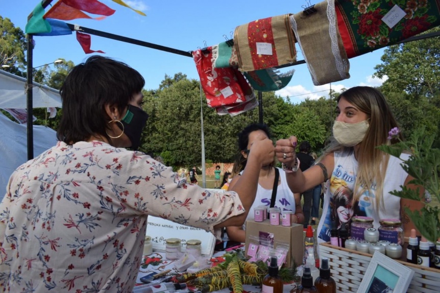 Mendoza recorri la Feria de Mujeres Emprendedoras de Quilmes